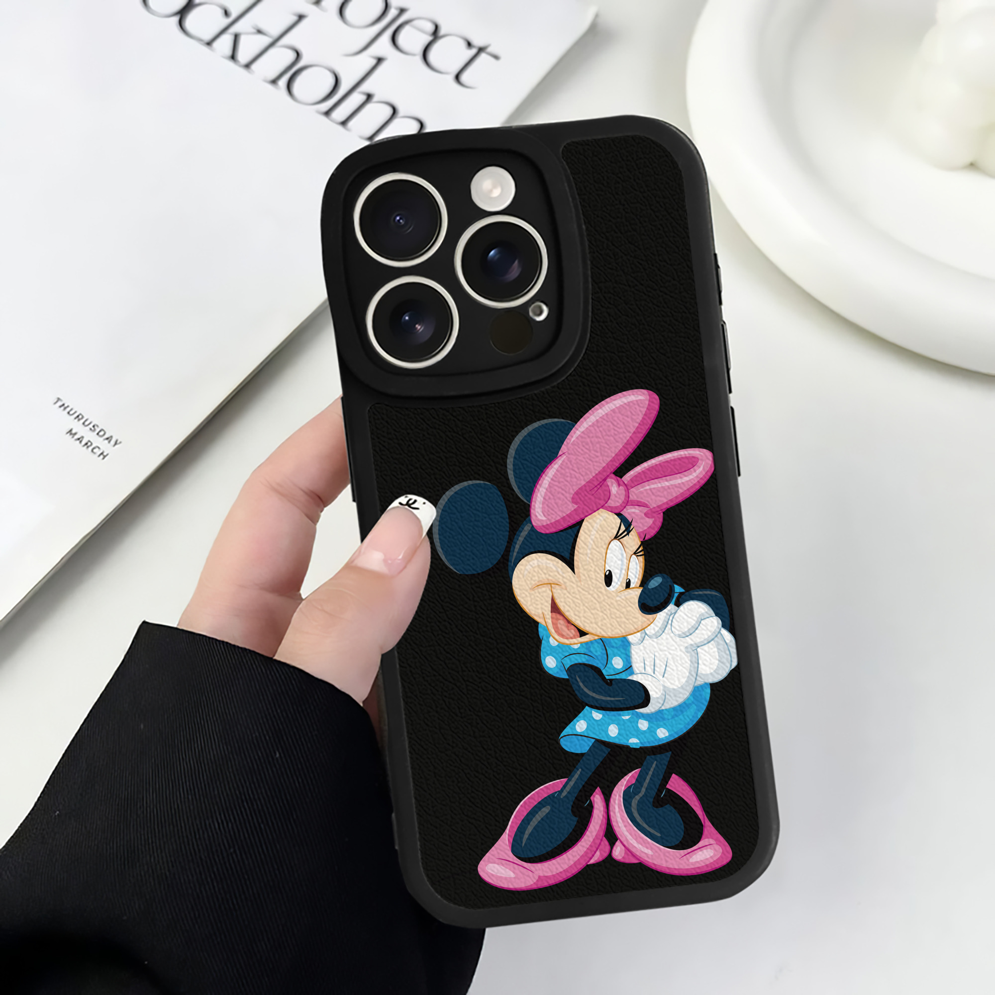 （画像用） ミッキーマウス Mickey Mouse 【iPhone 16シリーズ対応】シリコンスマホケース（レザー調） 材質：シリコン